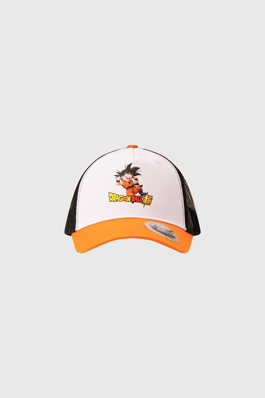 Jockey naranjo de Dragon Ball con diseño de Goku en acción, fondo blanco y visera naranja, ideal para fans de la saga clásica de anime.