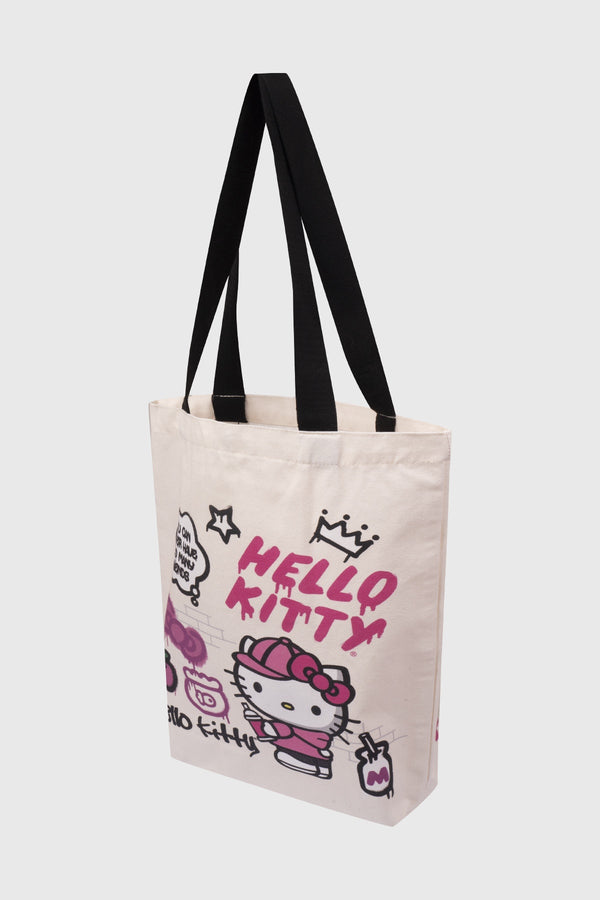 Bolsa crudo de Hello Kitty con ilustración en estilo graffiti, donde la icónica gatita luce un sombrero rosa y sostiene un batido, destacando el texto 'HELLO KITTY' en tonos fucsias.