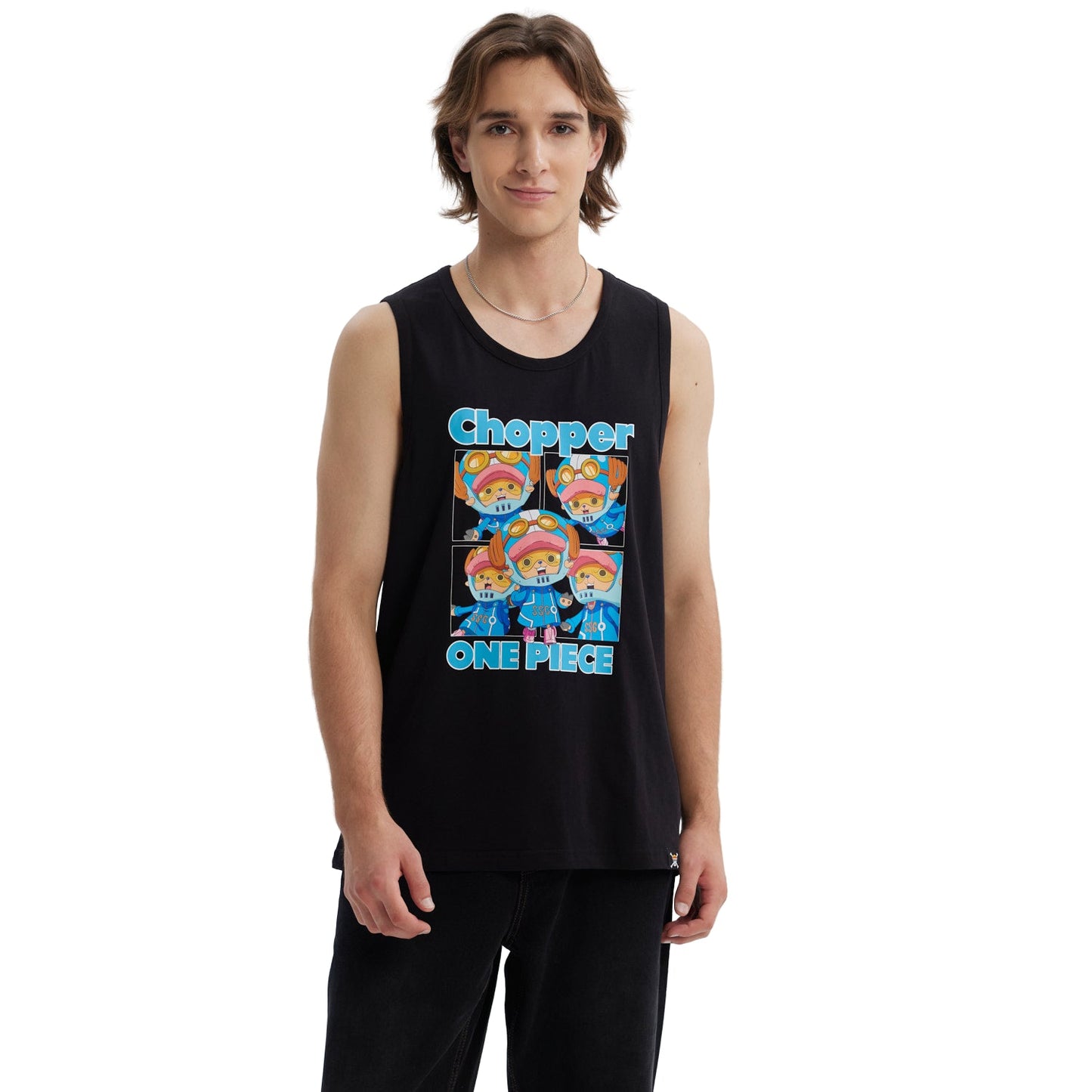 Polera negra sin mangas de algodón con estampado colorido de Chopper de One Piece en estilo caricatura, mostrando varias poses del personaje icónico.