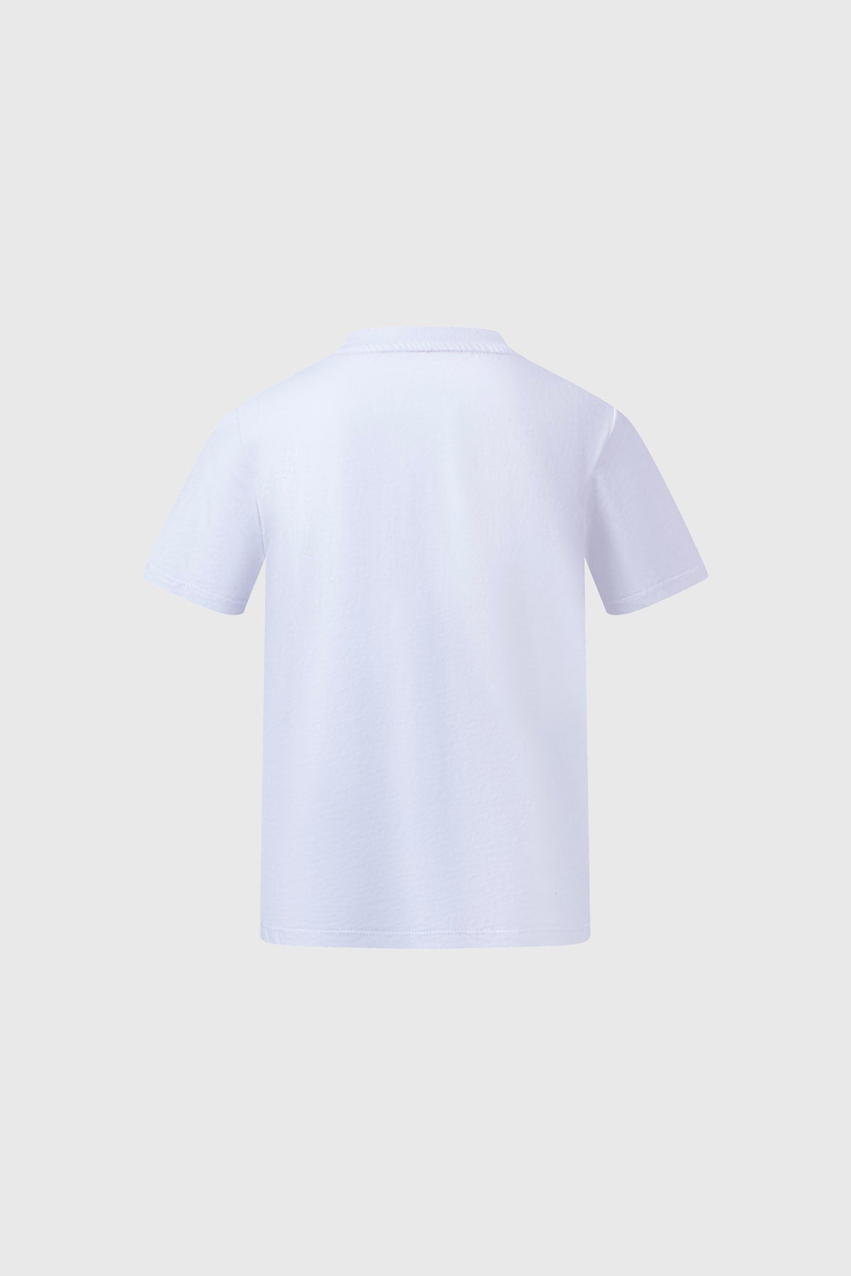 Polera blanca de algodón con un diseño de Spidey en estilo caricatura, mostrando su icónico traje rojo y azul, invitando a la acción con el texto 'GO SPIDEY!'.