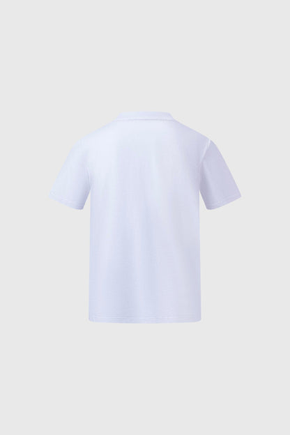 Polera blanca de algodón con un diseño de Spidey en estilo caricatura, mostrando su icónico traje rojo y azul, invitando a la acción con el texto 'GO SPIDEY!'.