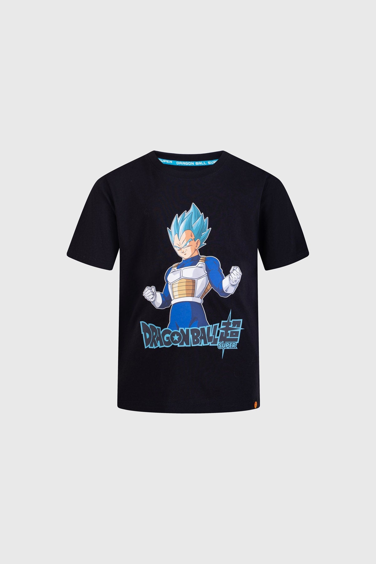 Polera negra de Dragon Ball con Vegeta en su forma Super Saiyan Blue, mostrando una pose desafiante, con el logo de la serie en azul debajo.