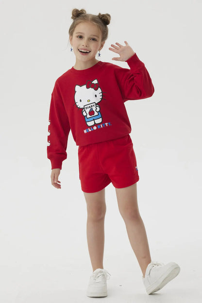 Short rojo de Hello Kitty con estampado icónico en la parte lateral, ideal para fanáticos de la cultura pop que buscan comodidad y estilo.