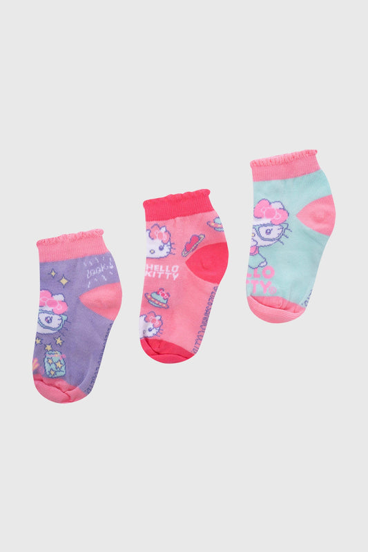 Calcetas cortas en tonos morado, rosa y verde, con ilustraciones de Hello Kitty en diferentes poses, ideales para los fans de la icónica gatita.