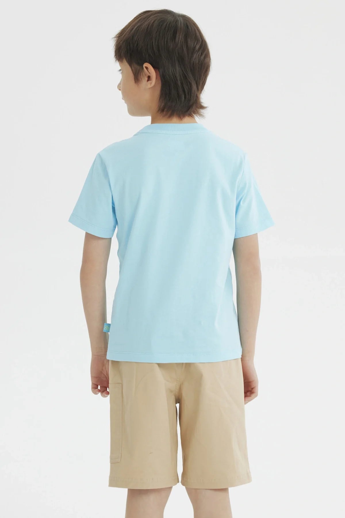 Polera celeste de algodón con un diseño vibrante de Bob Esponja y Gary, destacando el texto 'HAPPY SQUARED', perfecta para fans de Nickelodeon.