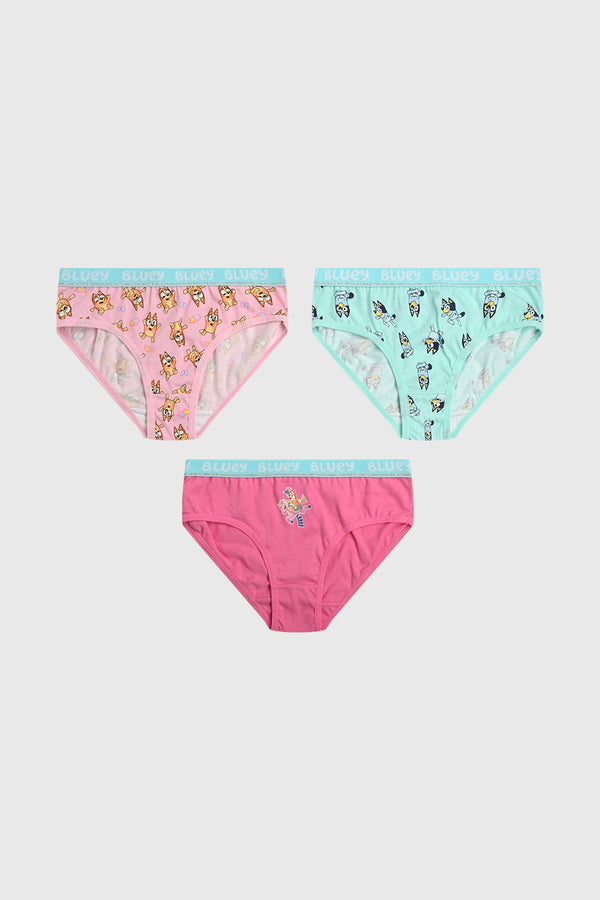 Calzón tripack de Bluey en tonos rosa y azul, con estampados de la serie; incluye un diseño de Bluey y Bingo en acción, ideal para fans.