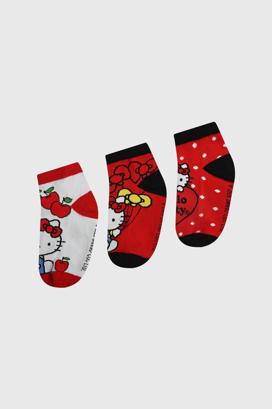 Calcetas rojas con estampados de Hello Kitty, mostrando a la icónica gatita con manzanas y globos, perfectas para los fans de Sanrio.