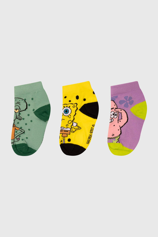 Tripack de calcetas colorido con diseños de Bob Esponja, Patricio y Calamardo, mostrando sus icónicas expresiones en un estilo divertido y vibrante.