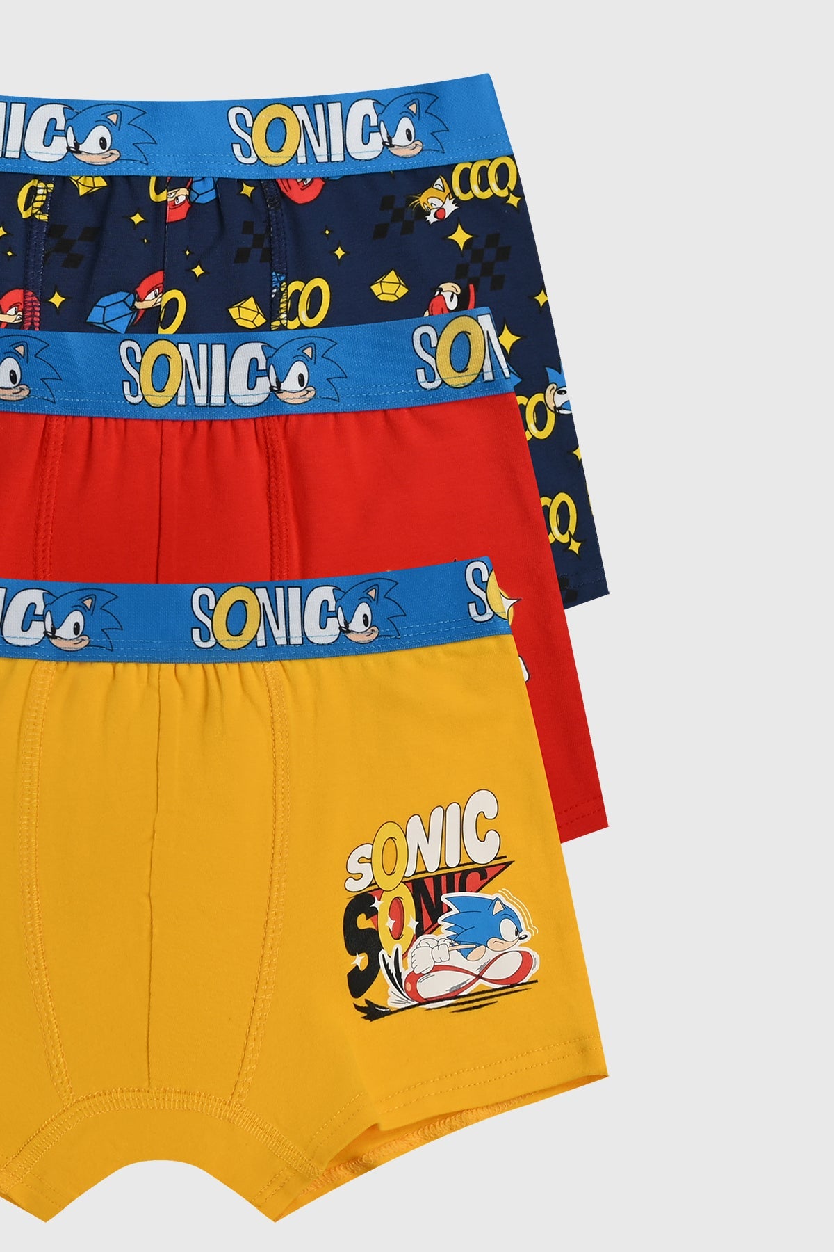 Boxer tripack Sonic en amarillo, rojo y azul marino con estampados icónicos del erizo más rápido del mundo y frases divertidas, ideal para fans de Sega.