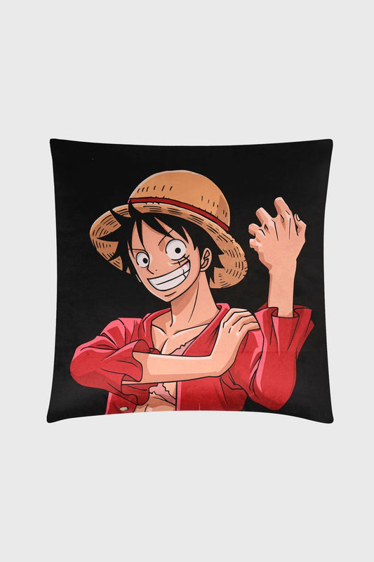 Cojín negro con la ilustración de Luffy de One Piece, sonriendo y con su icónico sombrero de paja, ideal para los fanáticos del anime.