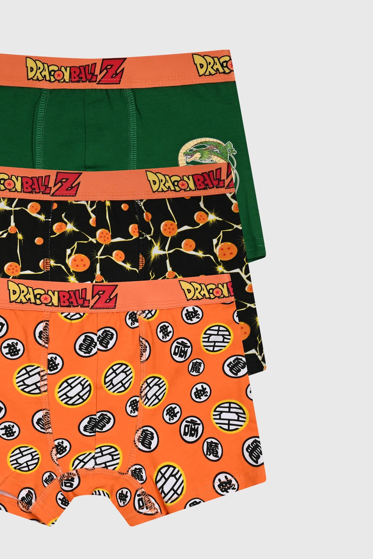 Boxer tripack de Dragon Ball Z con colores verde, naranja y negro, presentan estampados de Shenron, esferas del dragón y símbolos de artes marciales.