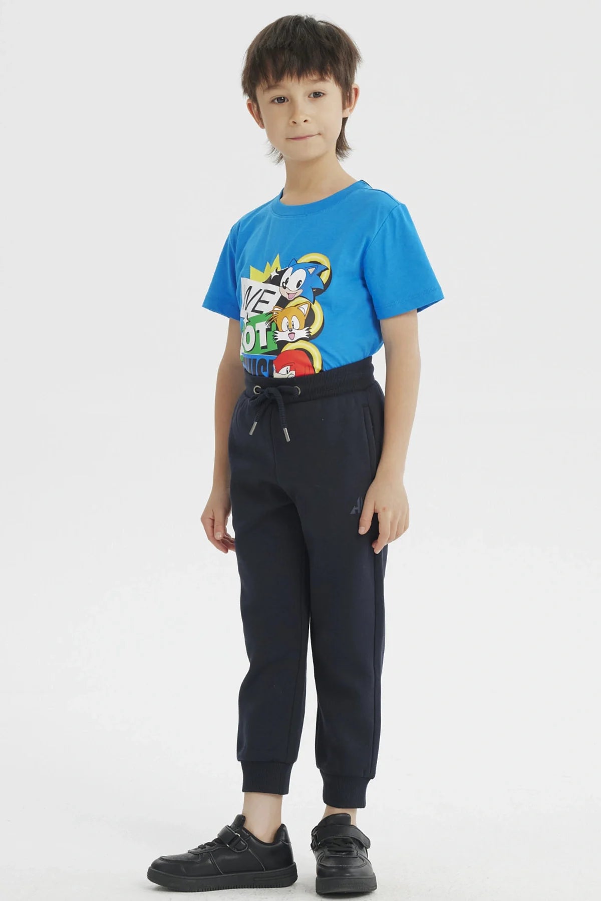 Pantalón buzo azul marino de Holly Concept con ajuste en la cintura y puños, ideal para aventuras urbanas o momentos de relax.