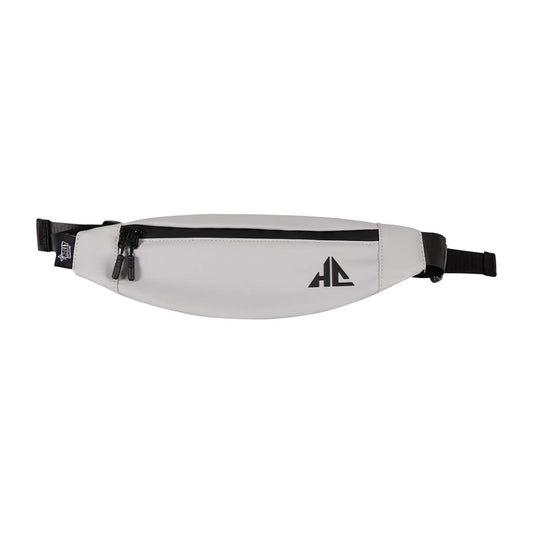 Banano Outdoor Slim en gris claro con diseño minimalista y logo negro, ideal para aventuras urbanas y eventos geek, combinando estilo y funcionalidad.